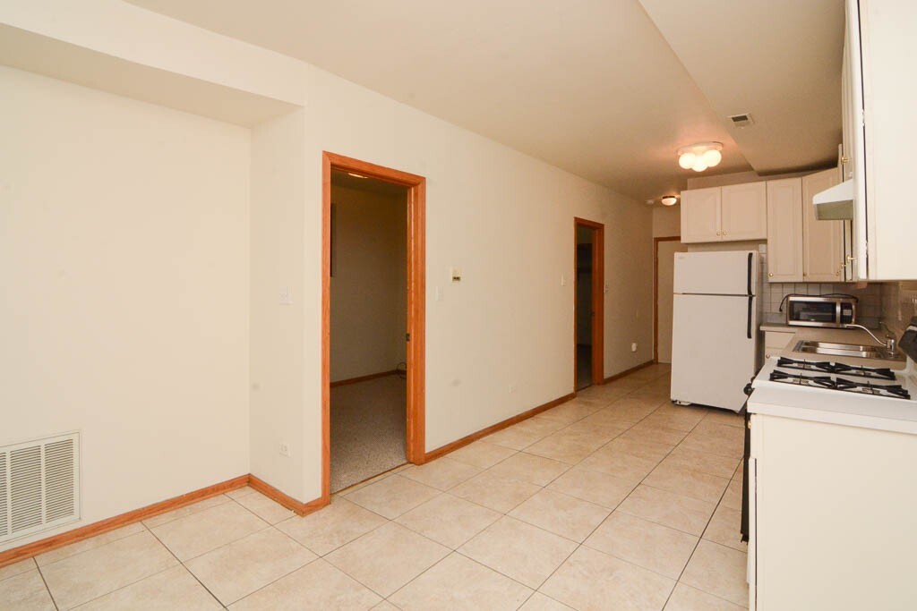 Building Photo - 920 N Paulina St