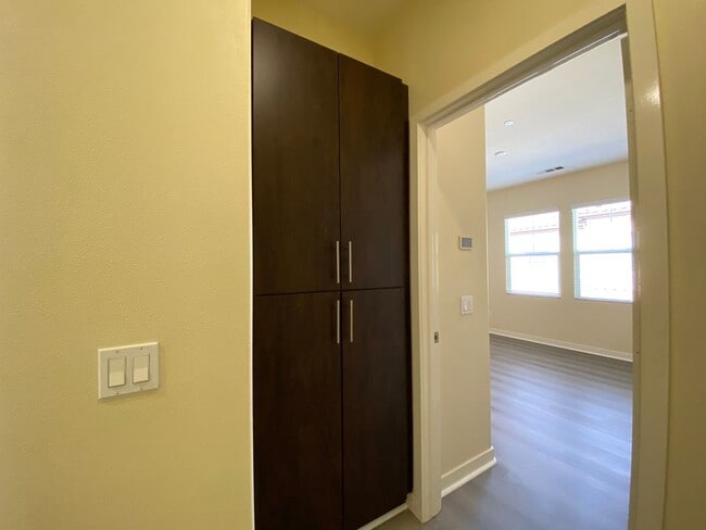 Building Photo - 3bedroom 3 bath home in the Solaire Commun...