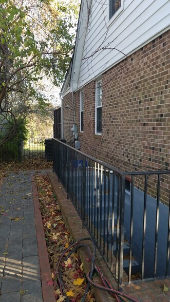 Building Photo - 11913 Seven Locks Rd