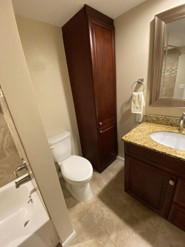 Building Photo - 300 Waterway Dr S