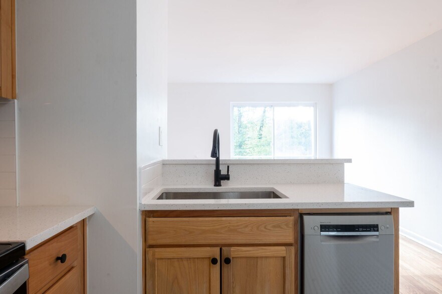 Building Photo - 1437 Lucile Ave SW