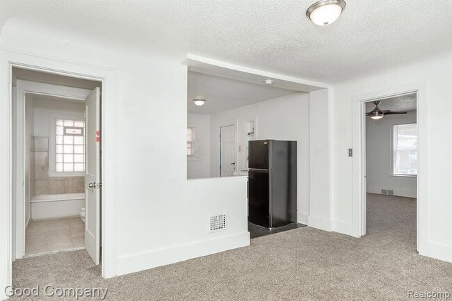 Building Photo - 12123 Santa Rosa Dr