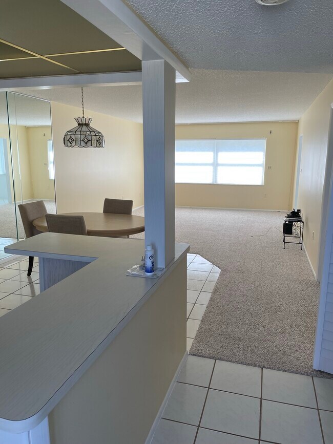 Building Photo - 4750 Cove Cir