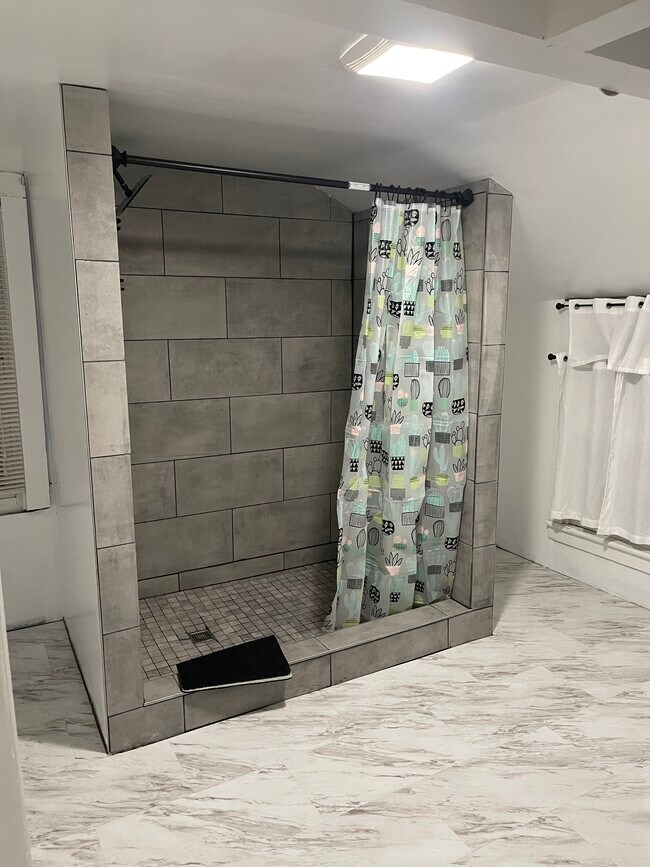 Building Photo - 934 Vine St