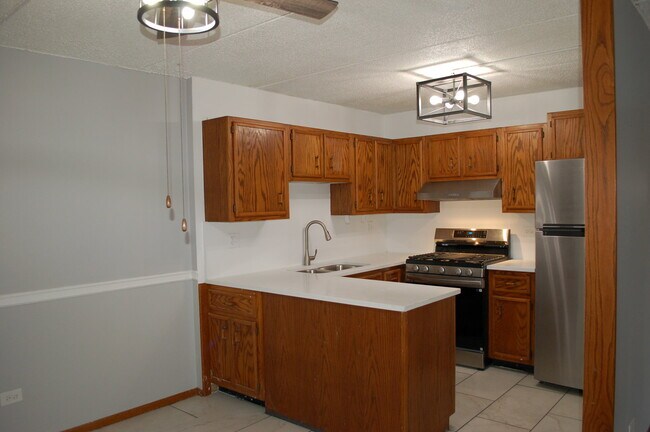 Building Photo - 5S070 Pebblewood Ln