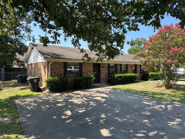 Building Photo - 8414 Cambridge Rd