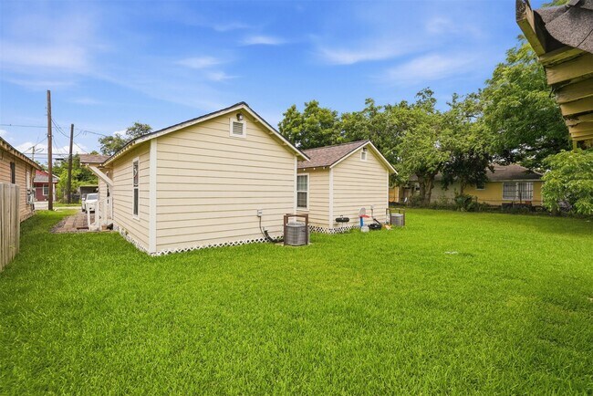 Building Photo - 3822 Lila St