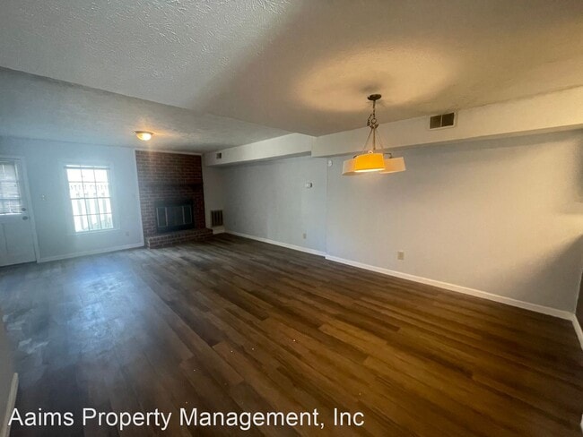 Building Photo - 2 br, 2.5 bath House - 2625 Edmonton Road