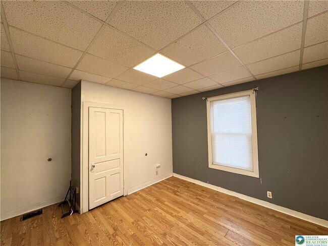 Building Photo - 527 Bradley St