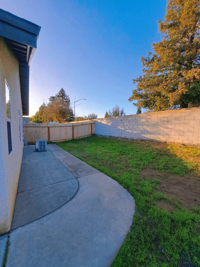 Building Photo - Move-In Special: First Month Free—Don’t Mi...