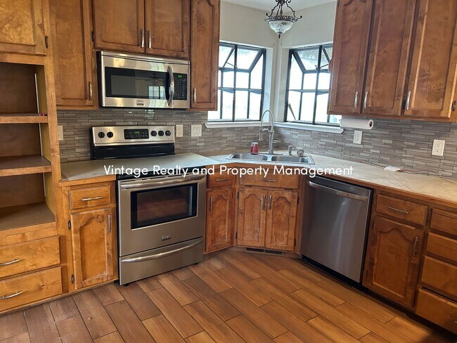 Building Photo - Available Soon!! Extra Big 5 Bedroom Country Home That You Have To See!!!