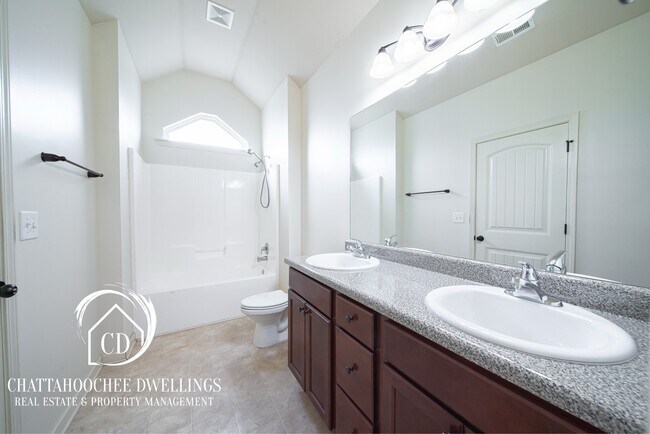 Building Photo - 30 Churchhill Dr