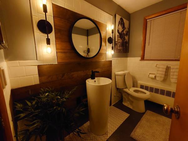 Building Photo - 40 Winneconnett Rd