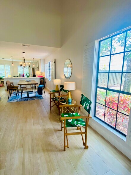 Building Photo - 833 Meadowland Dr
