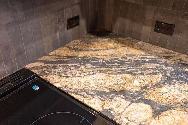 Building Photo - Heritage Historic - Unit A