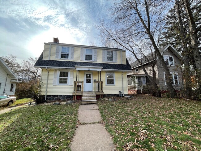 Primary Photo - 611 Lincoln Pky