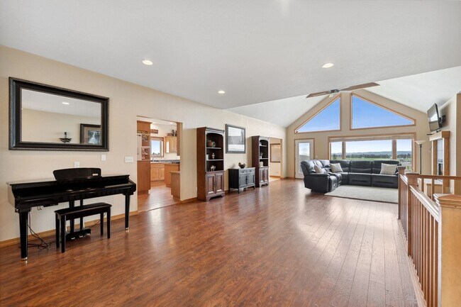 Building Photo - 5-bedroom, 3-bathroom furnished home in Ka...