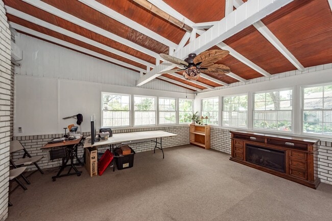 Building Photo - 6 Bedroom, 2.5 Bath House in Drayton on th...