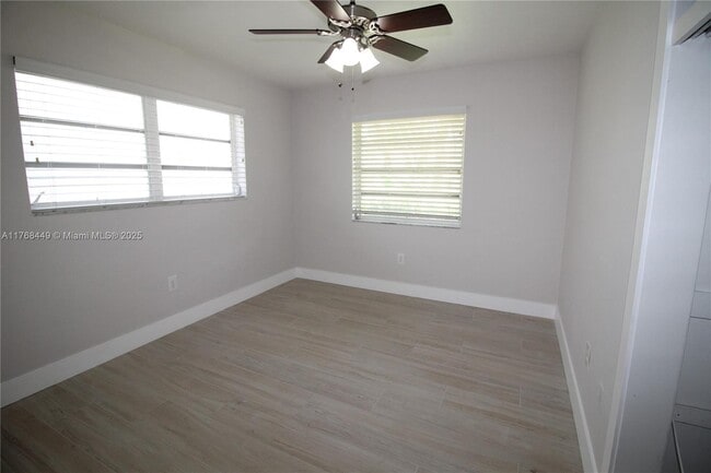 Building Photo - 4540 SW 15th St