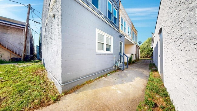 Building Photo - 722 Pearl Pl