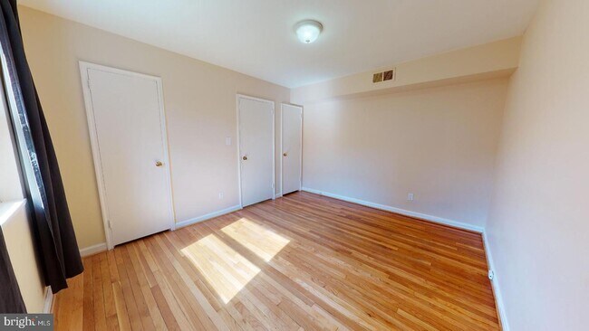 Building Photo - 6186 Greenwood Dr