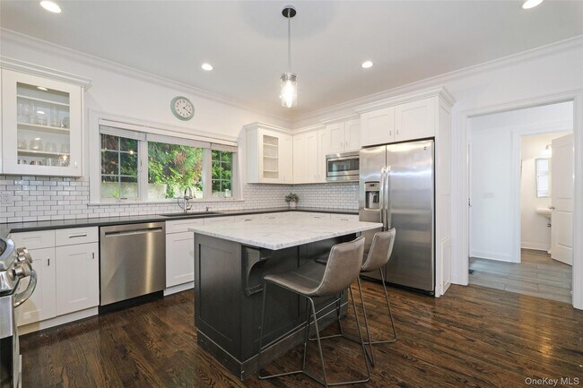 Building Photo - 23 Cedar Pl