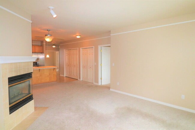 Building Photo - Lovely 2+ Bedroom Condo in Mountlake Terra...