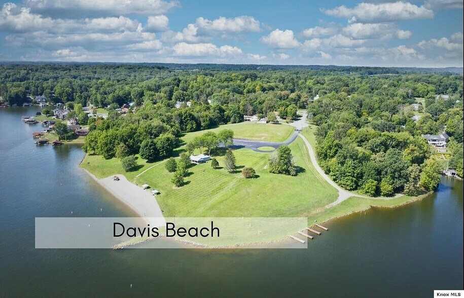 Building Photo - 305 Ridgeway Dr