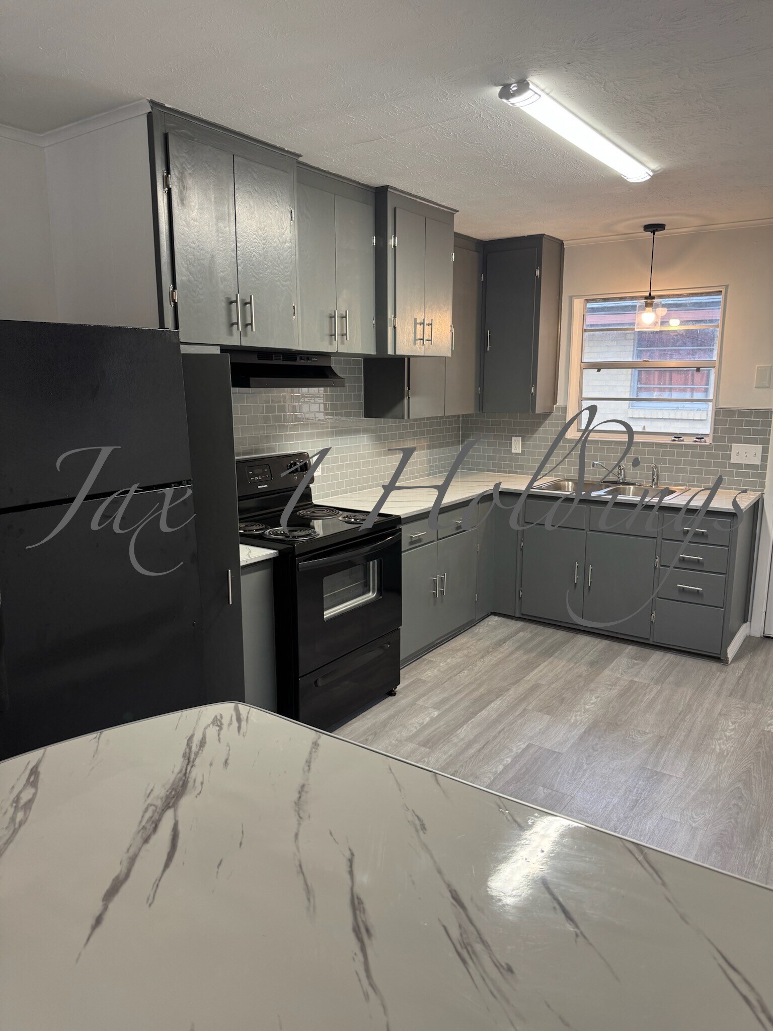 Kitchen - 5674 Akra Ave