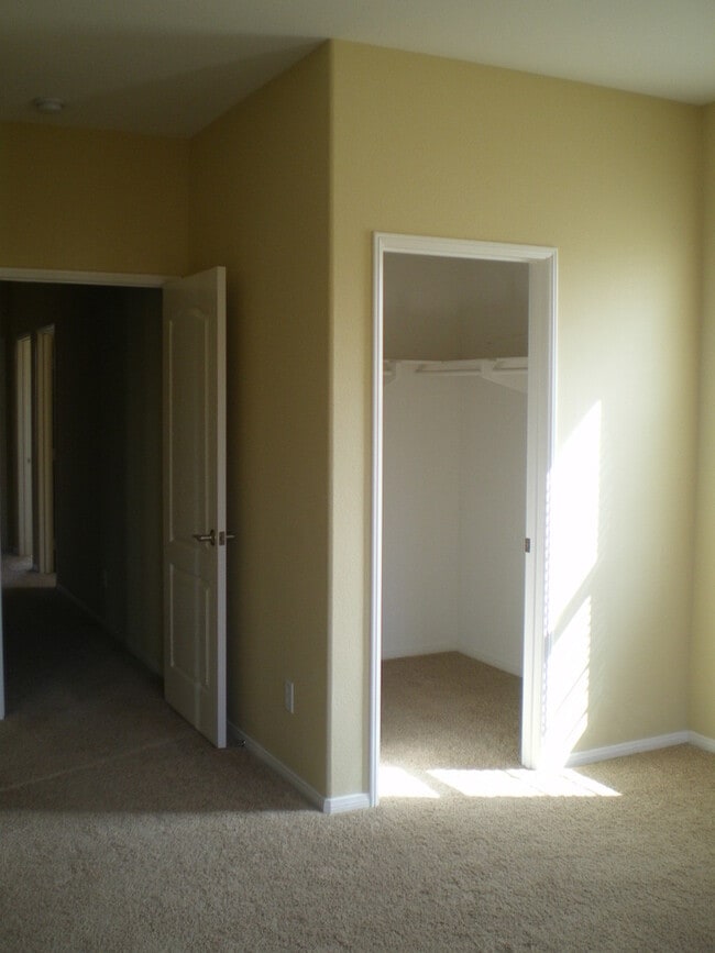 Building Photo - Spacious 4 Bedroom Townhome in Airoso of Carmel Valley