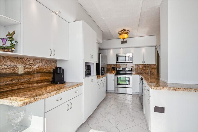 Building Photo - 3505 S Ocean Dr