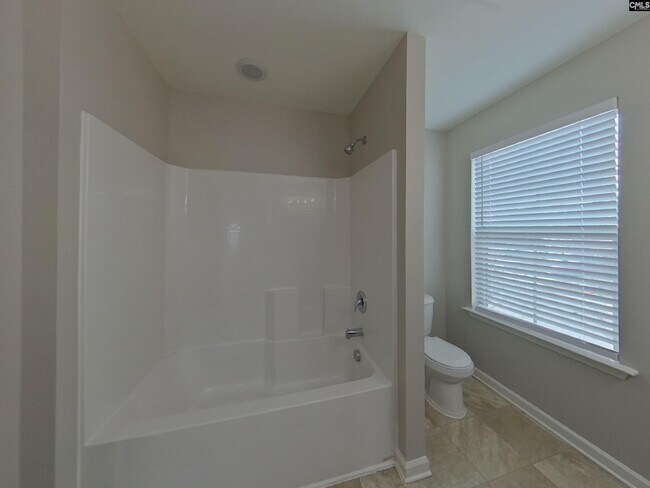 Building Photo - 326 Fairford Rd