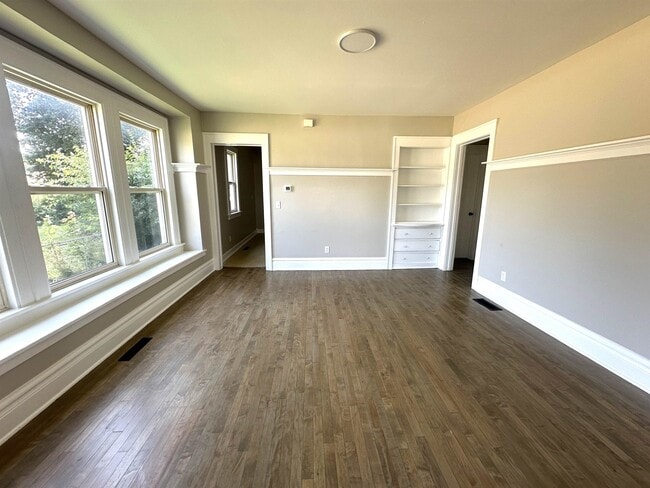 Building Photo - 1412 Elm St