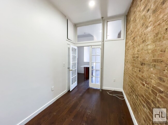 Building Photo - BEDFORD AVENUE / Spacious 3-Bed 1-Bath / G...