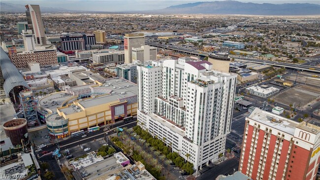 Building Photo - 150 S Las Vegas Blvd