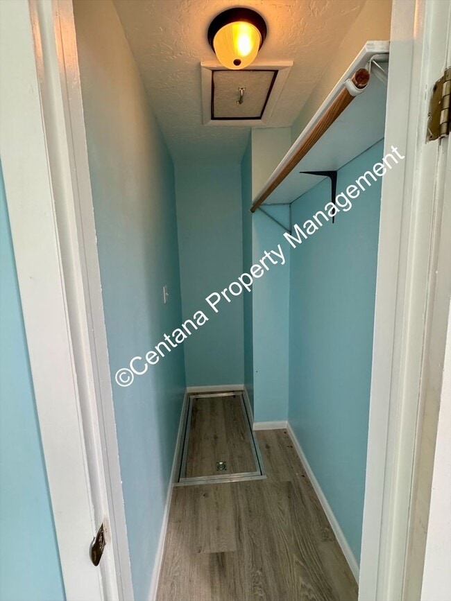 Building Photo - 2 Bedroom 1 Bath Home