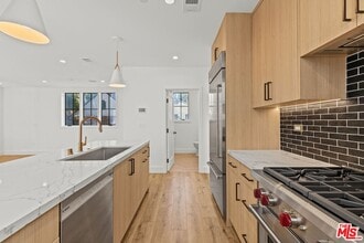 Building Photo - 5538 Tova Dr