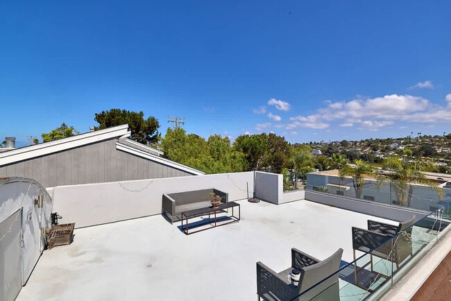 Building Photo - 2310 Edinburg Ave