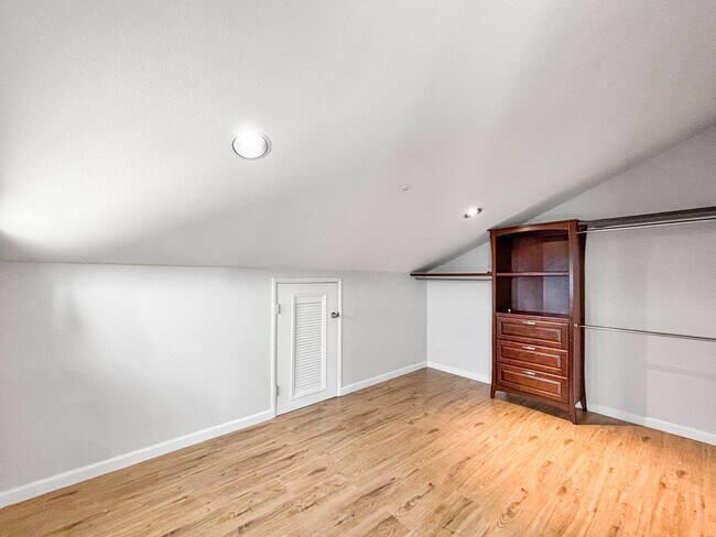 Building Photo - Spacious & Upgraded 4 Bedroom, 3 Bath Home...