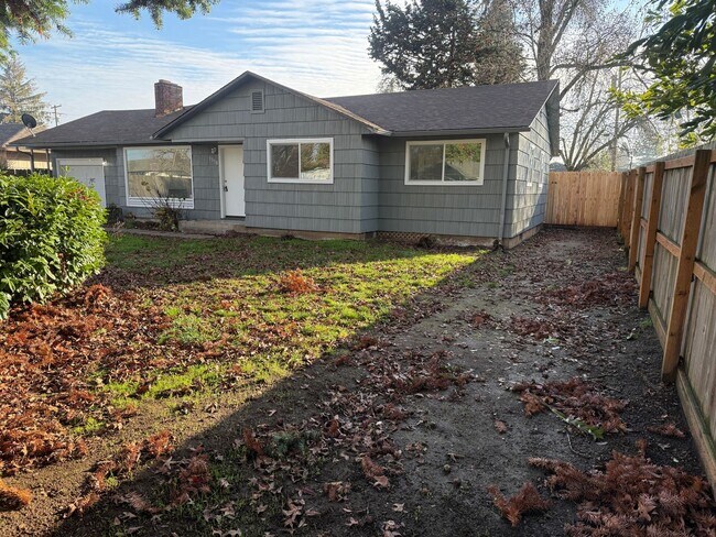 Building Photo - Updated 3 bedroom 1 bath home with large yard!