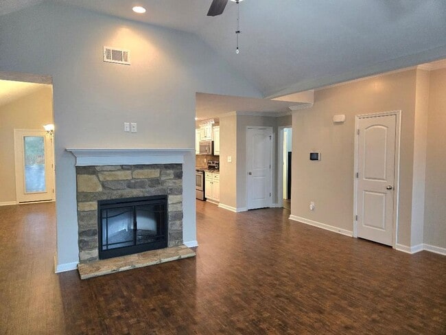 Building Photo - 3 Bedroom Ranch in Grovetown, Close to For...