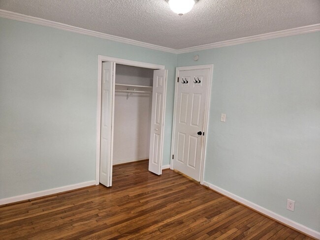 Building Photo - Move In Ready!