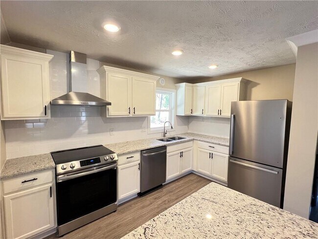 Building Photo - 550 Oglesby Bridge Rd SE