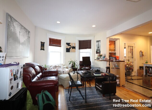 Primary Photo - 69 Babcock St