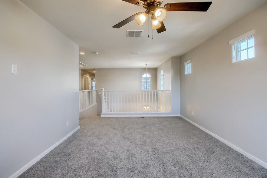 Building Photo - 905 S Canal Dr