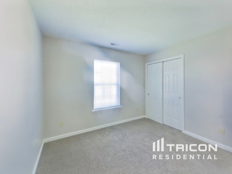 Building Photo - 625 Eastpointe Dr