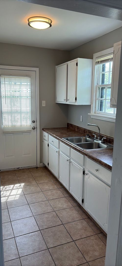 Building Photo - Charming 2-Bedroom Home for Rent