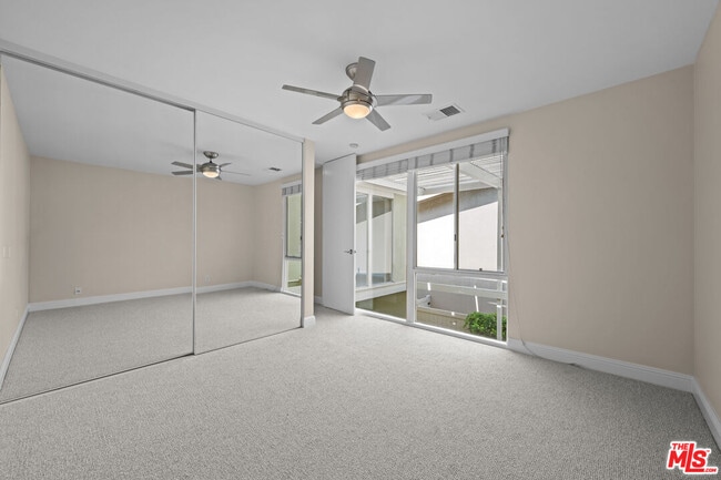 Building Photo - 4118 Del Mar Ave