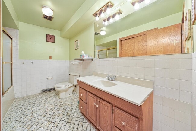 Building Photo - 5096 S Archer Ave