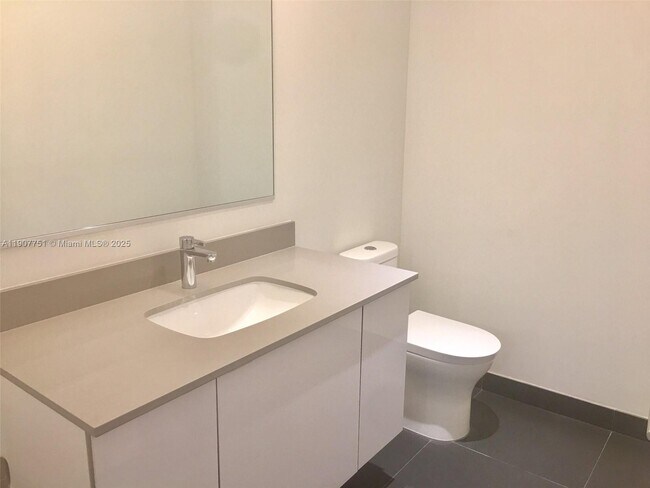 Building Photo - 1600 NE 1st Ct